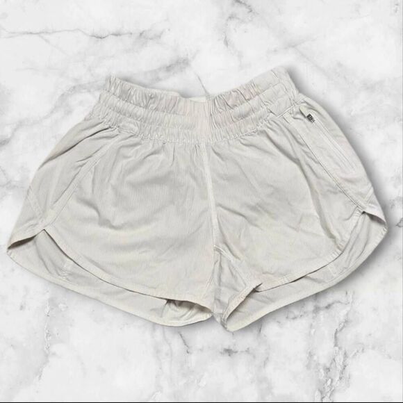 Lululemon Size 6 White High Waisted Tracker Shorts - Picture 1 of 2
